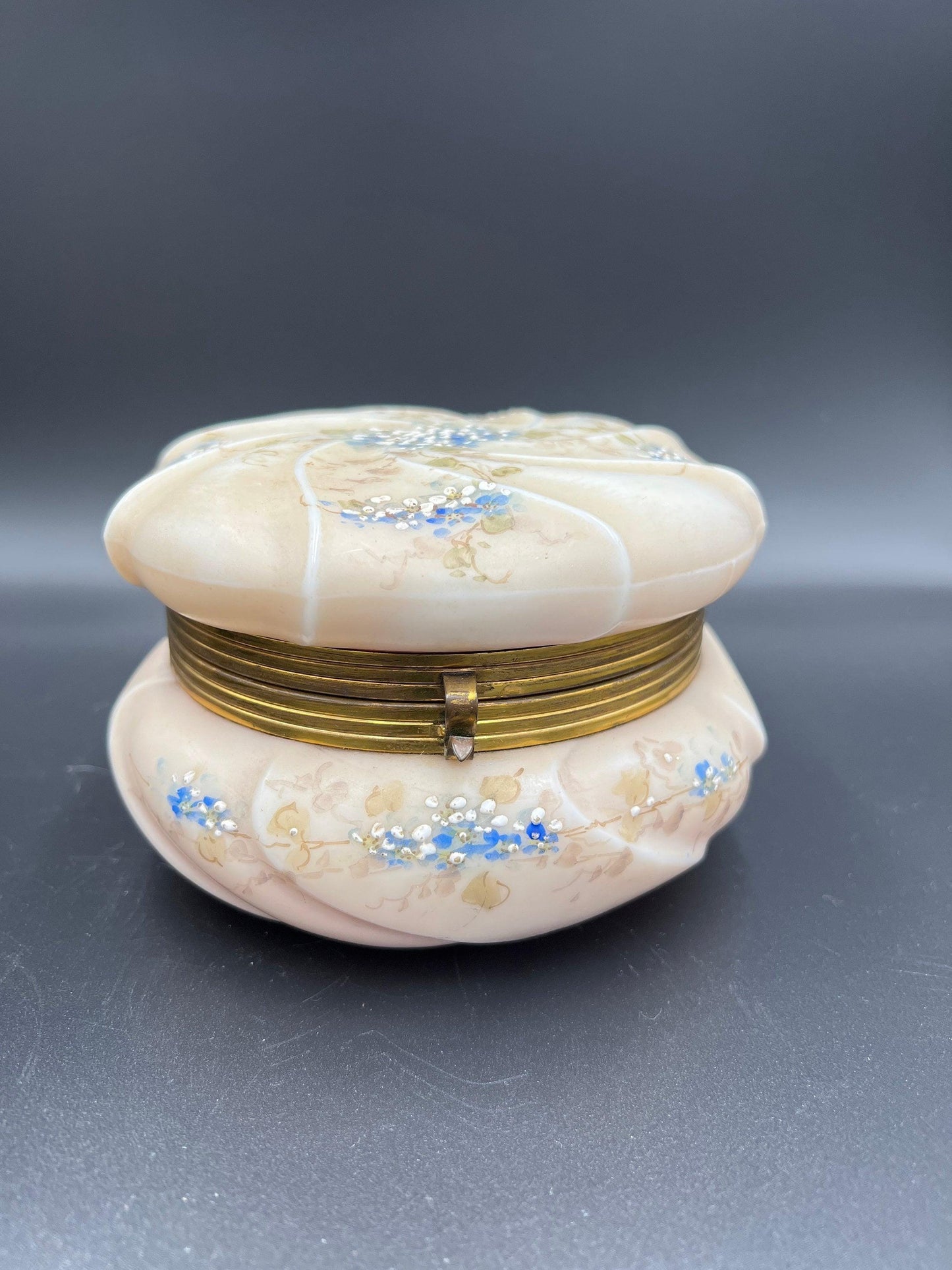 Wave Crest Hinged Box: Blue Flower Enamel, 3 Inch Vintage