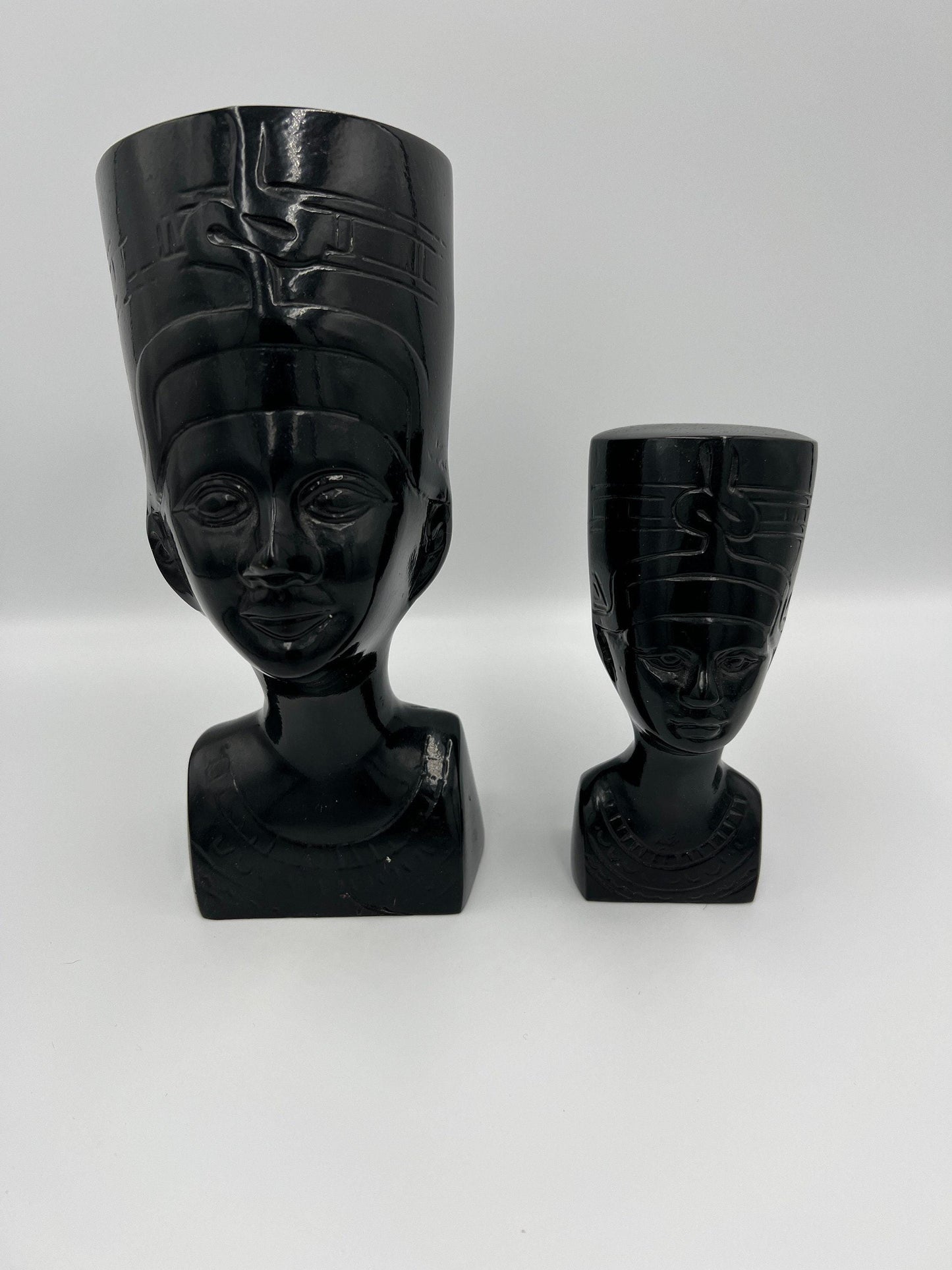 Nefertiti Busts: Vintage Black Egyptian Queen Sculptures - Pair