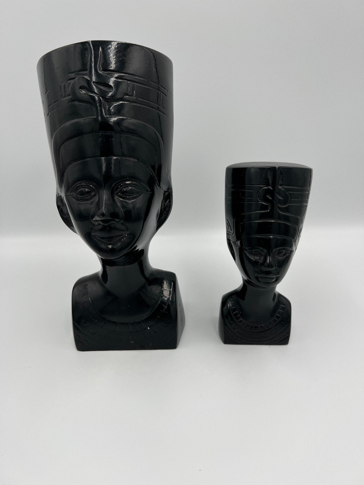 Nefertiti Busts: Vintage Black Egyptian Queen Sculptures - Pair