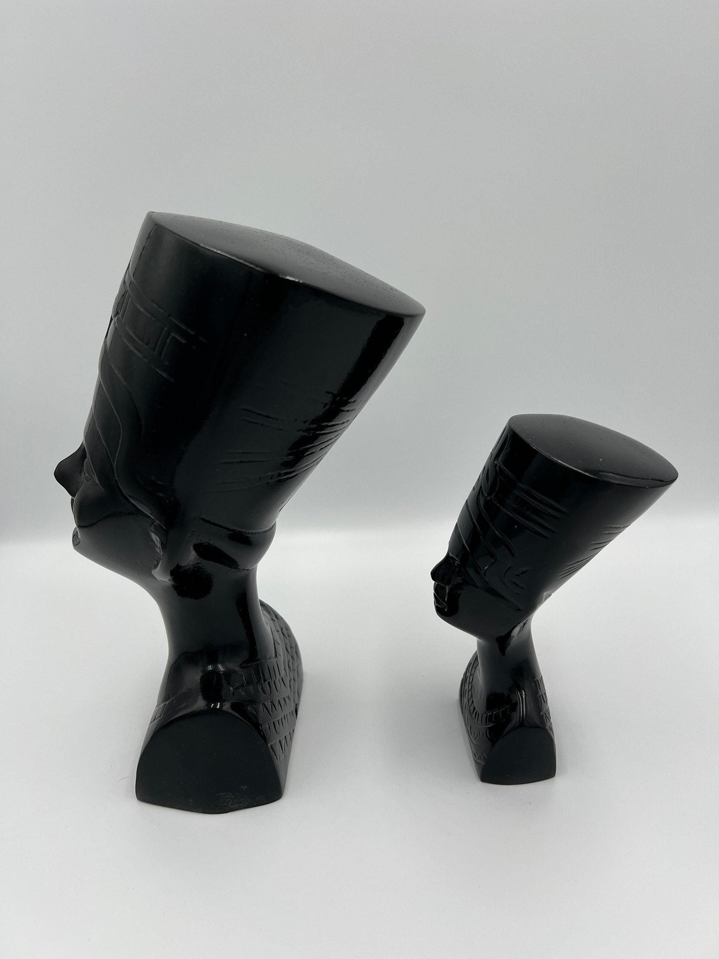Nefertiti Busts: Vintage Black Egyptian Queen Sculptures - Pair