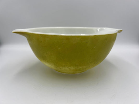Vintage Pyrex Mixing Bowls: Green and Yellow Nesting Set