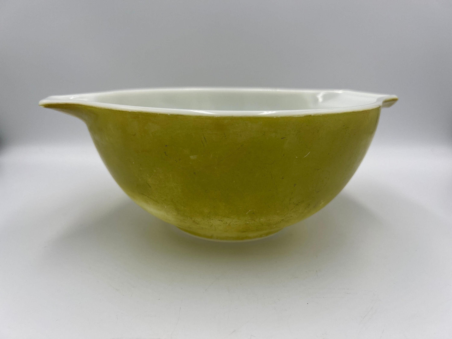 Vintage Pyrex Mixing Bowls: Green and Yellow Nesting Set