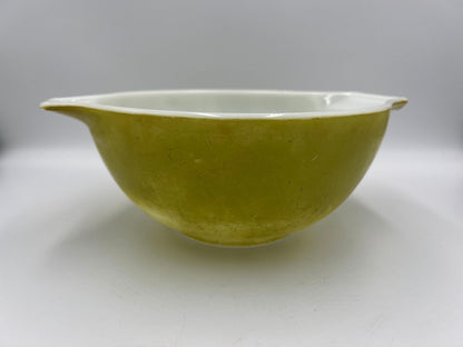 Vintage Pyrex Mixing Bowls: Green and Yellow Nesting Set