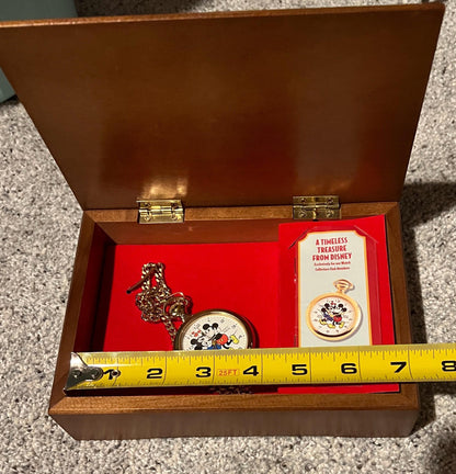 Watch Collectors Club Series V Couples Music Box Mickey and Minnie Limited Ed