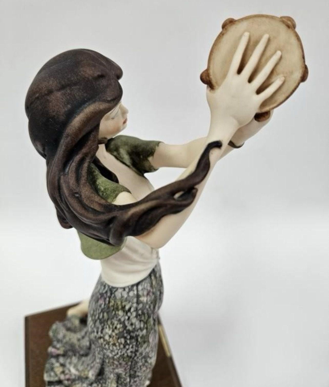 Giuseppe Armani La Gitana Gypsy Dancer (Porcelain, 13 Inches)