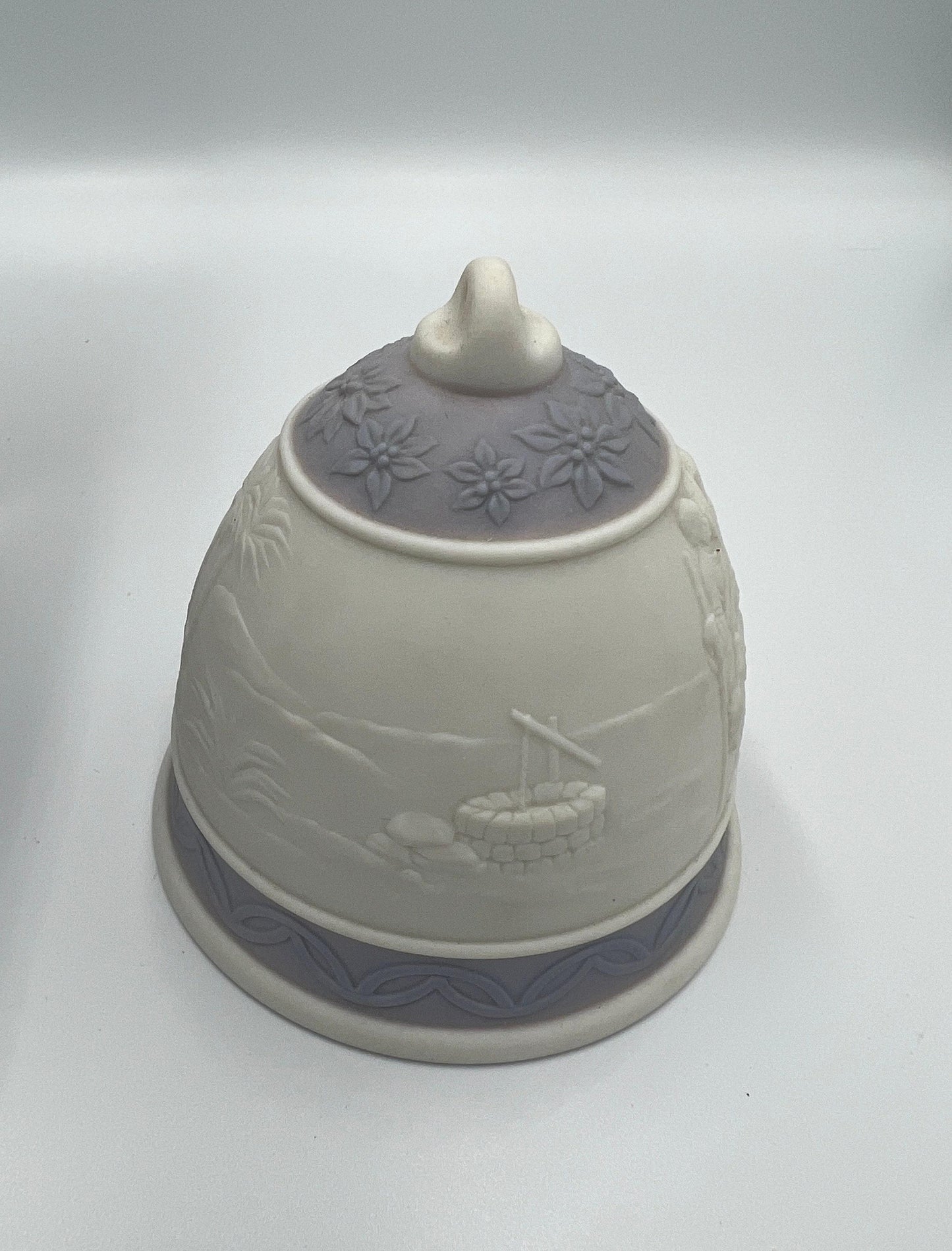 Lladro Christmas Bell Porcelain (1993, Holiday Decor)