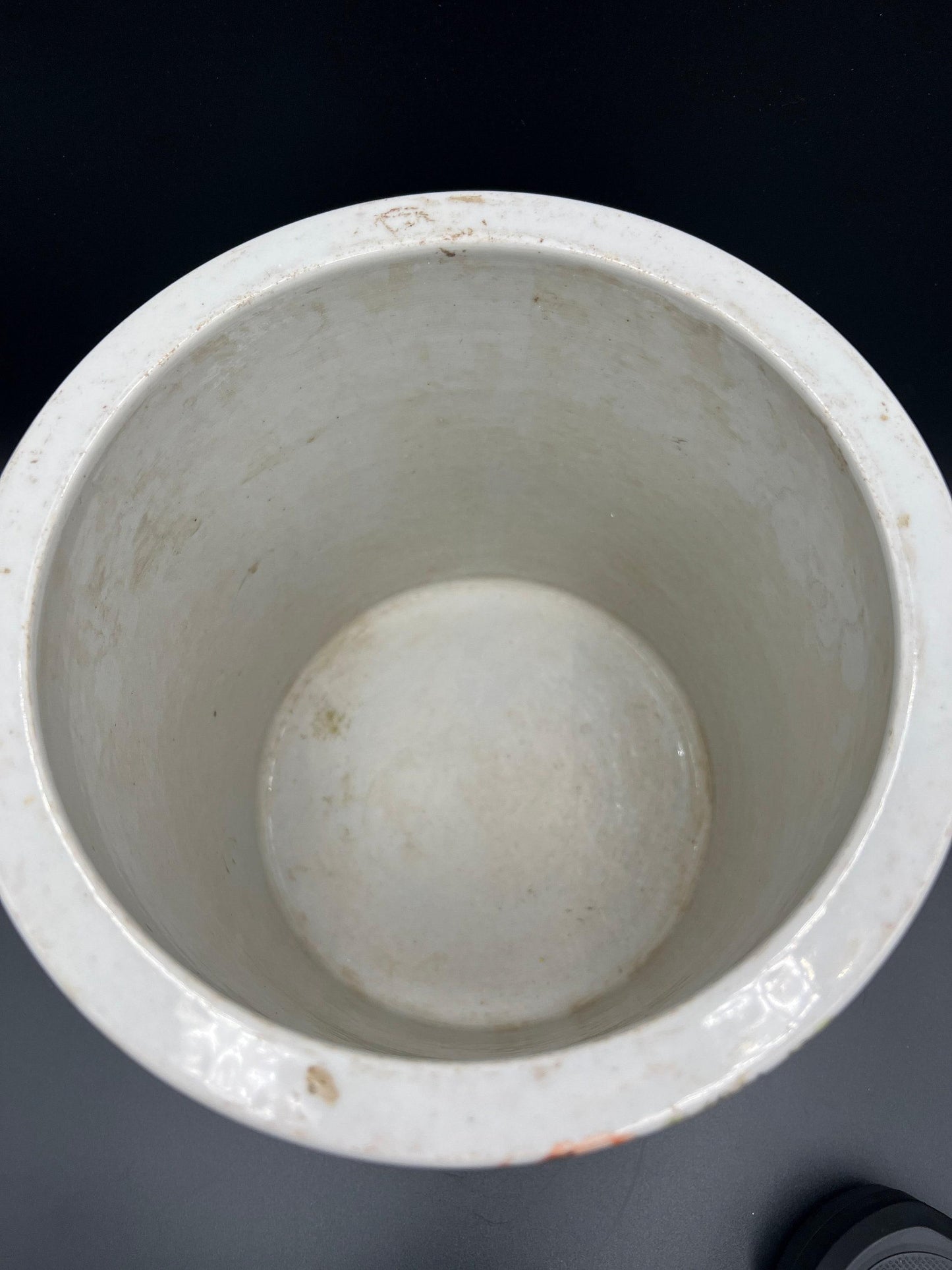Chinese Brush Pot: Famille Verte Enameled Porcelain - Signed & Sealed