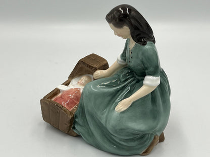 Royal Doulton Figurine "Cradle Song" HN2246, vintage 1958