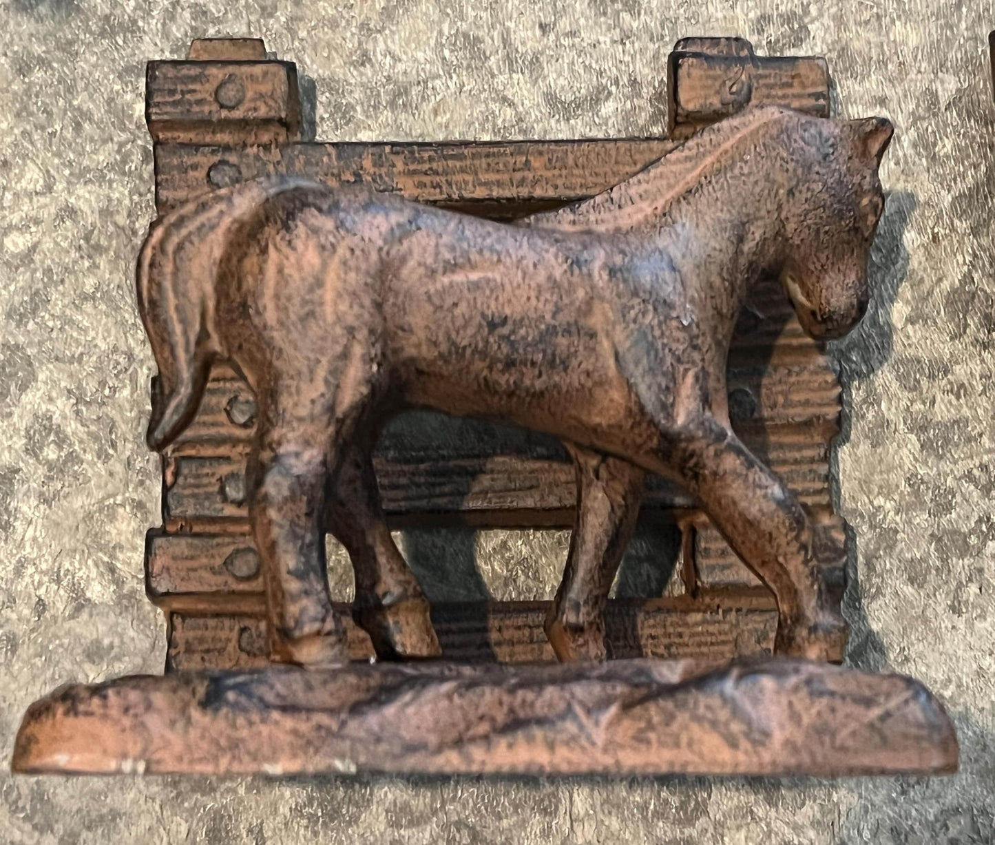 Rustic Cast Iron Horse Bookends: Heavy Duty, Fence Design