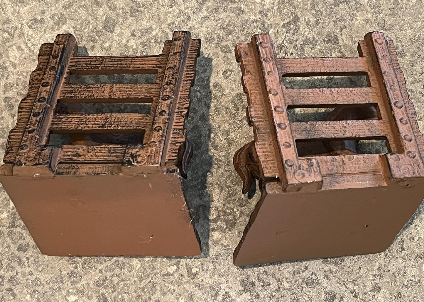 Rustic Cast Iron Horse Bookends: Heavy Duty, Fence Design