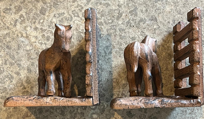 Rustic Cast Iron Horse Bookends: Heavy Duty, Fence Design