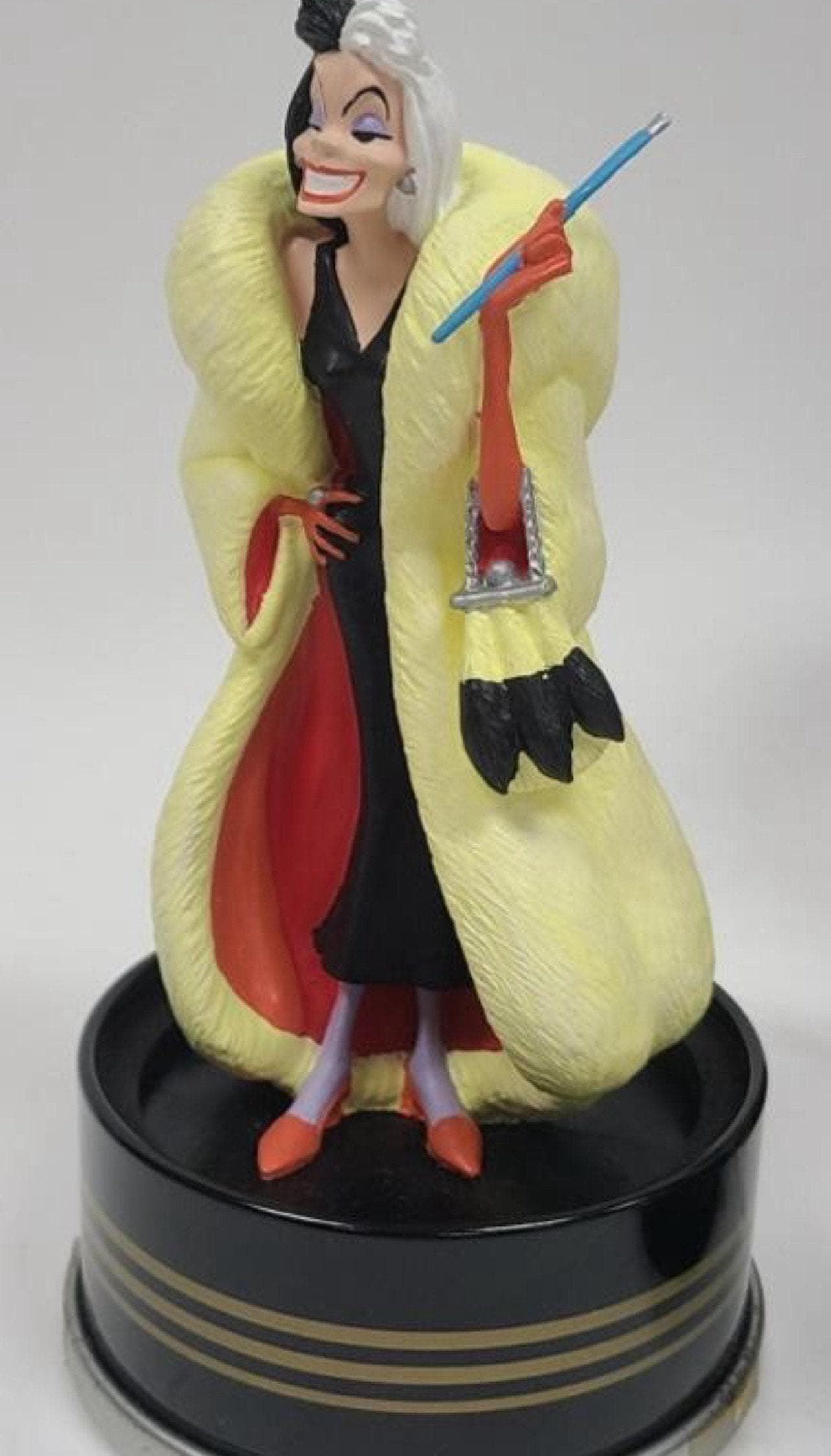 Cruella DeVil Watch and Figurine: Limited Edition Disney Villain