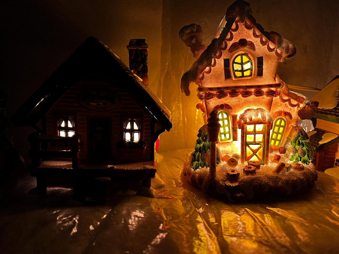 Christmas Village - Ready to go - 7 Pieces - 5 Lighted Houses - 2 Partylite Candle / Votive Holders