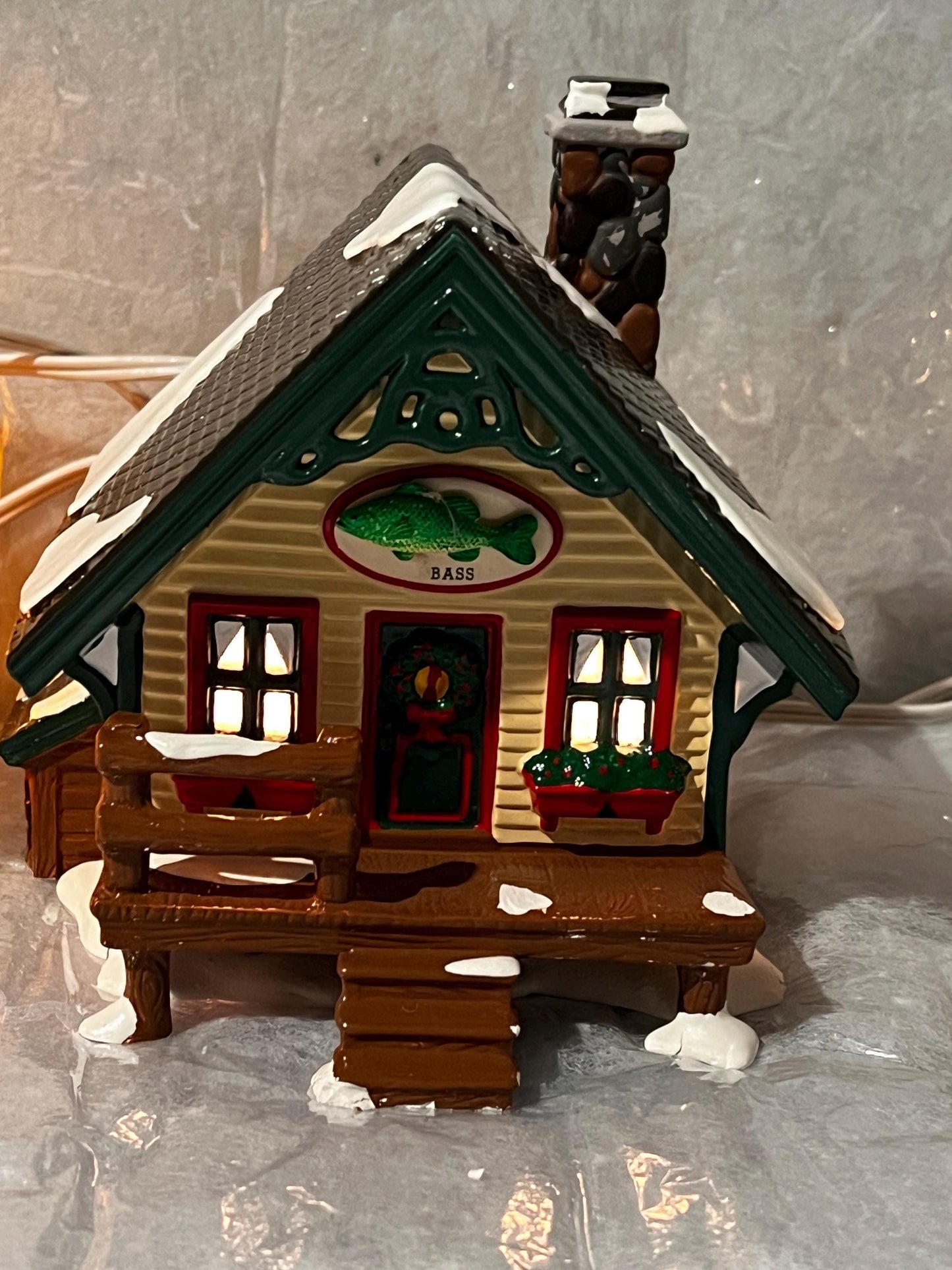 Christmas Village - Ready to go - 7 Pieces - 5 Lighted Houses - 2 Partylite Candle / Votive Holders