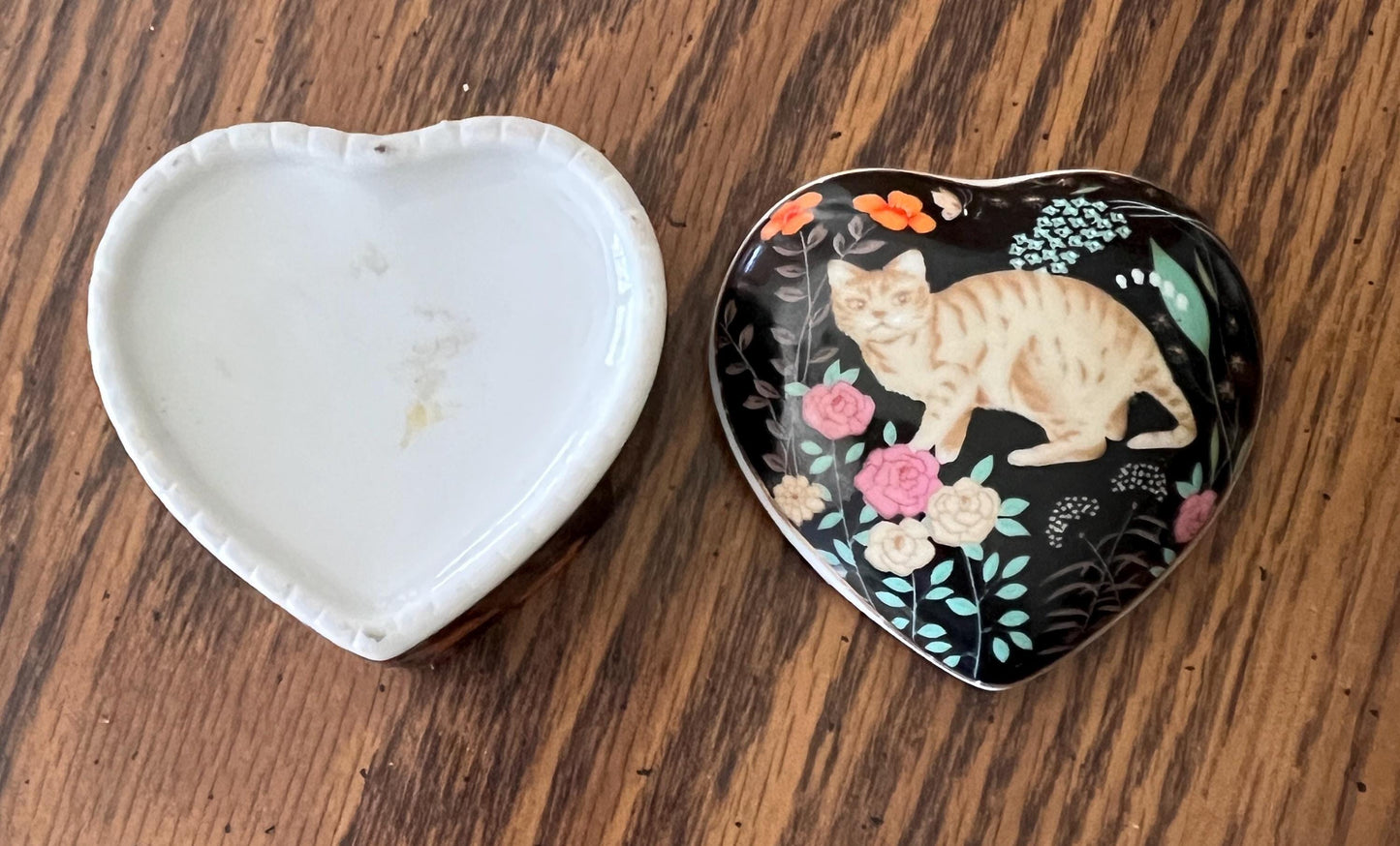 Vtg. Retro Ceramic Cat Trinket Heart Shaped Jewellery Box Tabby Cat Made In Japan 1970's-1980's