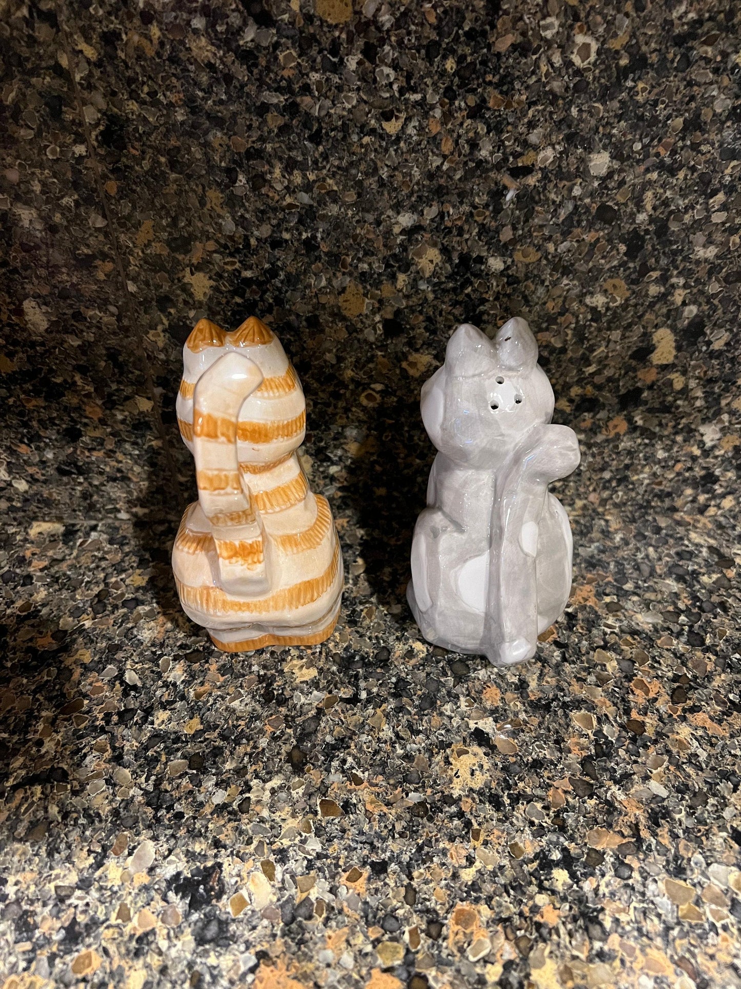 Cat Salt and Pepper Shakers: Vintage Ceramic Pair (Retro Style)