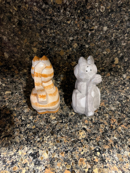 Cat Salt and Pepper Shakers: Vintage Ceramic Pair (Retro Style)