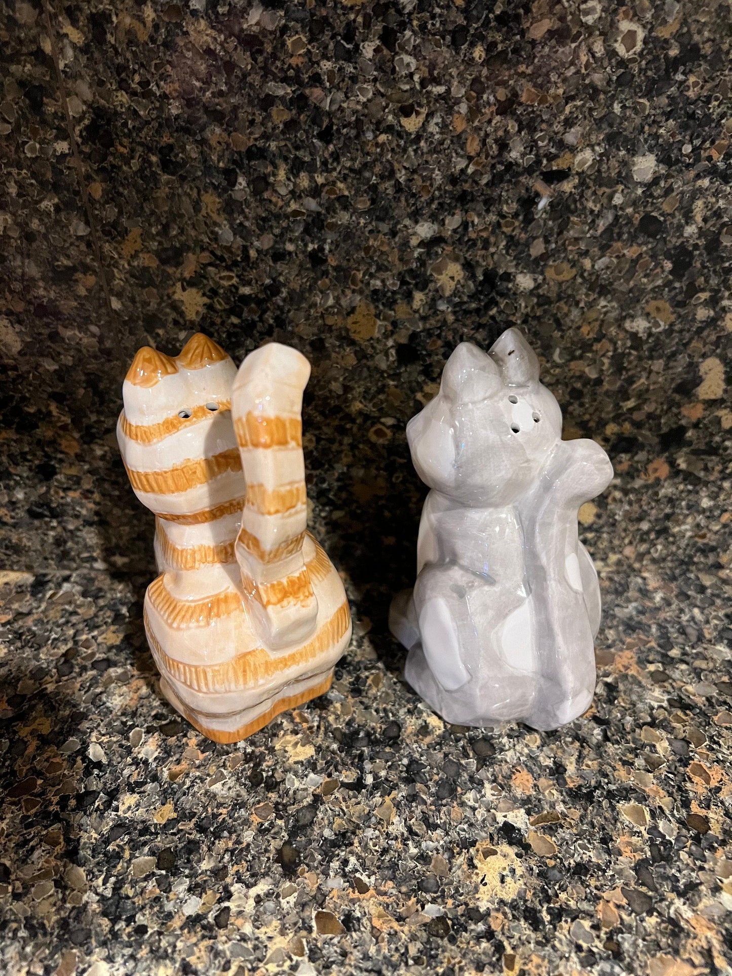 Cat Salt and Pepper Shakers: Vintage Ceramic Pair (Retro Style)