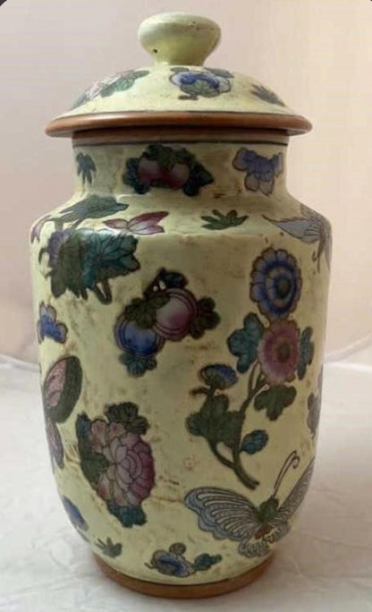 Vintage Butterfly Famille Jaune Ginger Jar Qing Dynasty