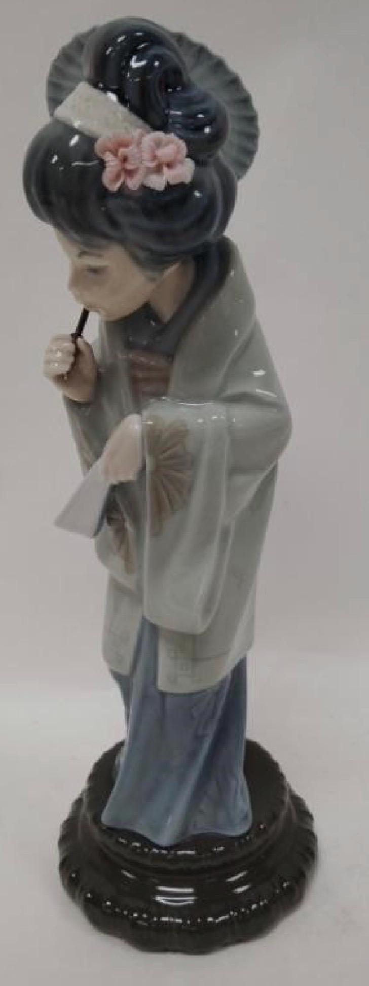 Oriental Spring - Japanese Lady with Parasol Figurine: Lladro - Porcelain Sculpture No. 4988. No Box