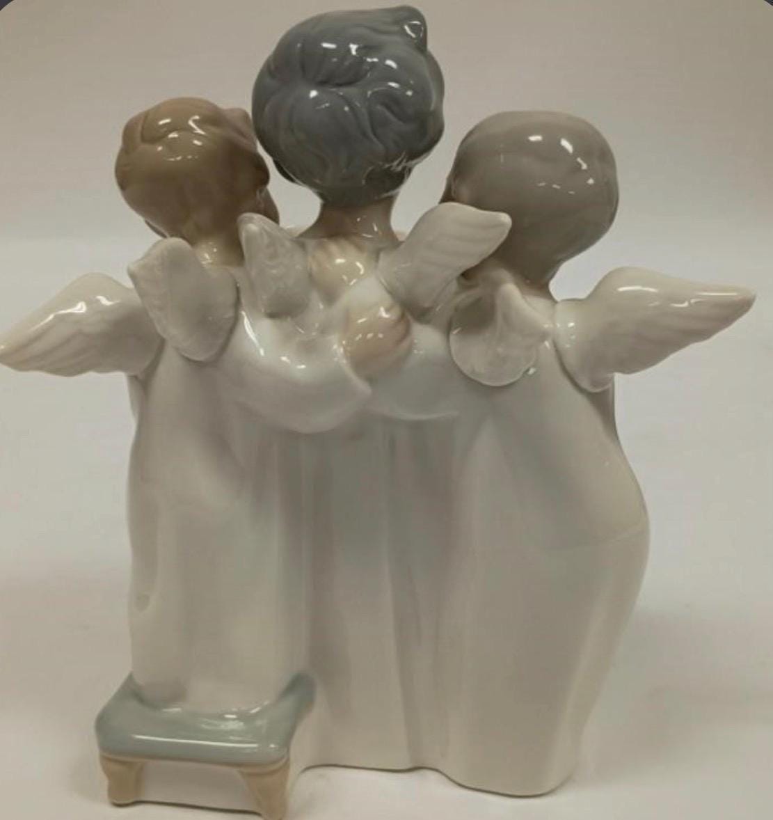 Three Little Angels Trio Choir Figurine: Lladro - Porcelain Sculpture No. 4542