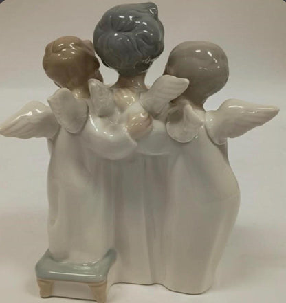 Three Little Angels Trio Choir Figurine: Lladro - Porcelain Sculpture No. 4542