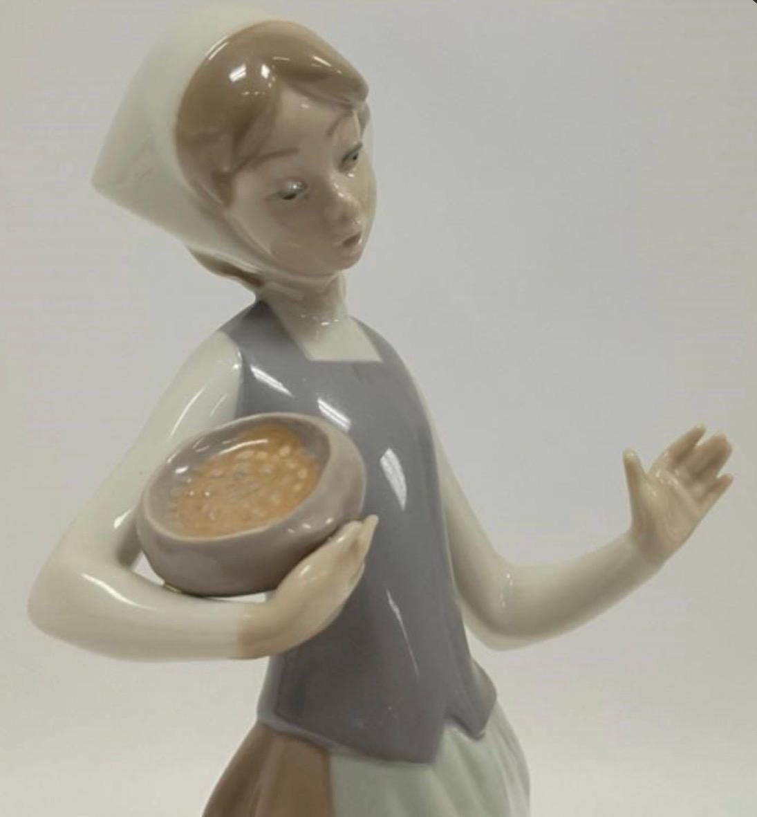 Girl Feeding Duck / Goose Figurine: Lladro - Porcelain Sculpture No. 1052. In original Box