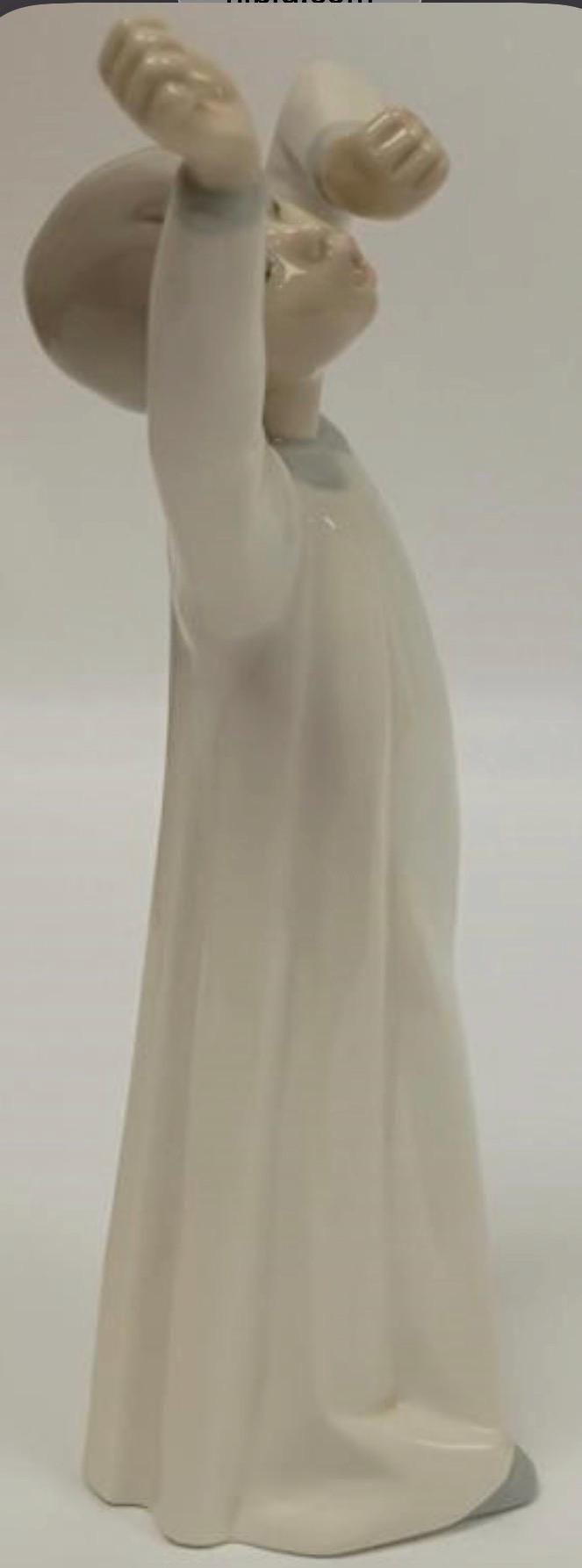 Lladro Boy Yawning No 4.870 w/ Box