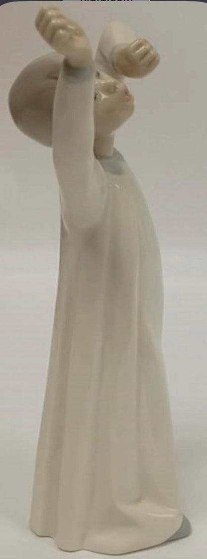 Lladro Boy Yawning No 4.870 w/ Box