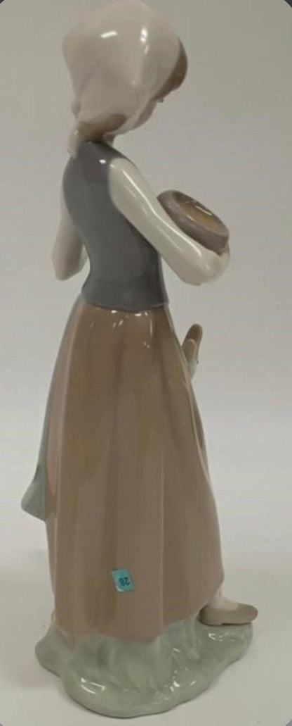 Girl Feeding Duck / Goose Figurine: Lladro - Porcelain Sculpture No. 1052. In original Box
