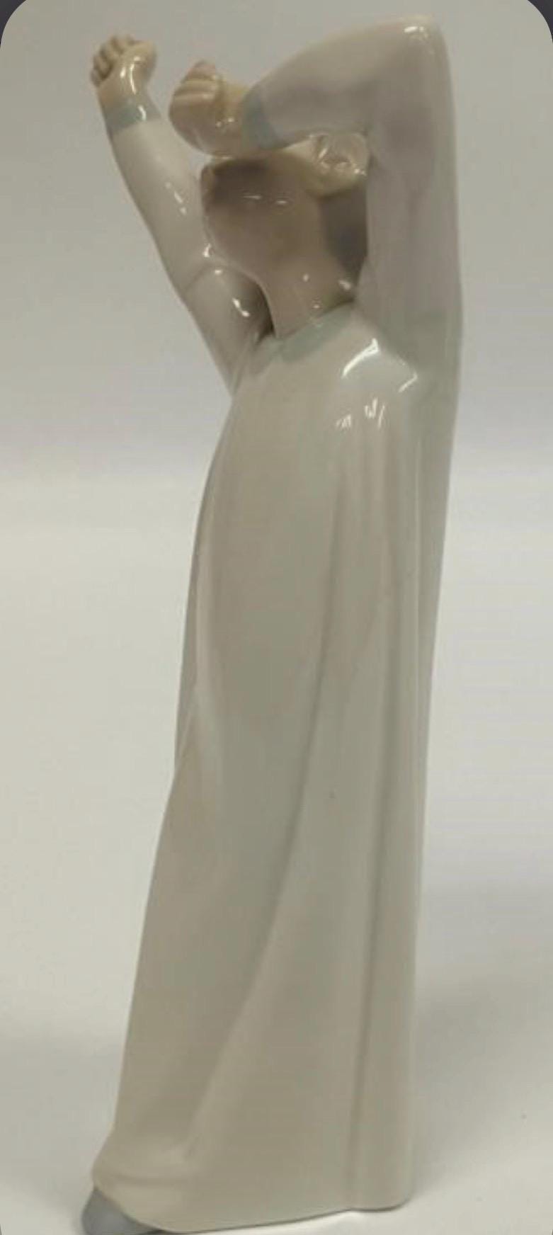 Lladro Boy Yawning No 4.870 w/ Box