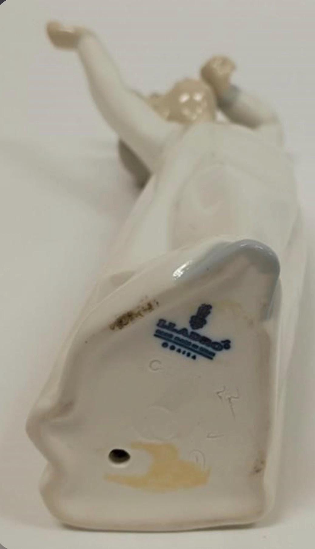 Lladro Boy Yawning No 4.870 w/ Box