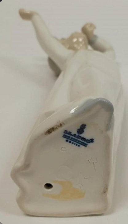 Lladro Boy Yawning No 4.870 w/ Box