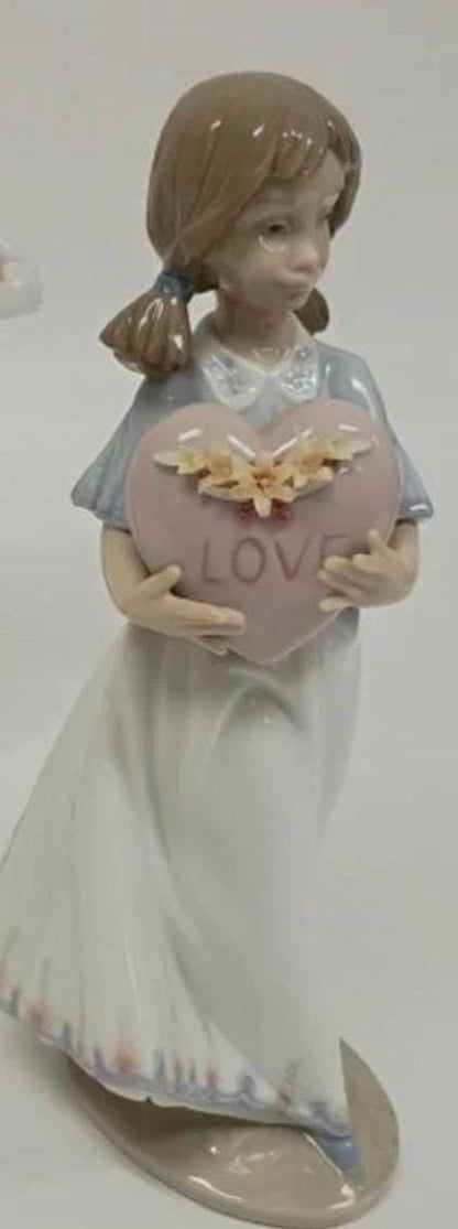 Girl with Heart 'European Love' Figurine: Lladro - Porcelain Sculpture No. 6155. In Original Box