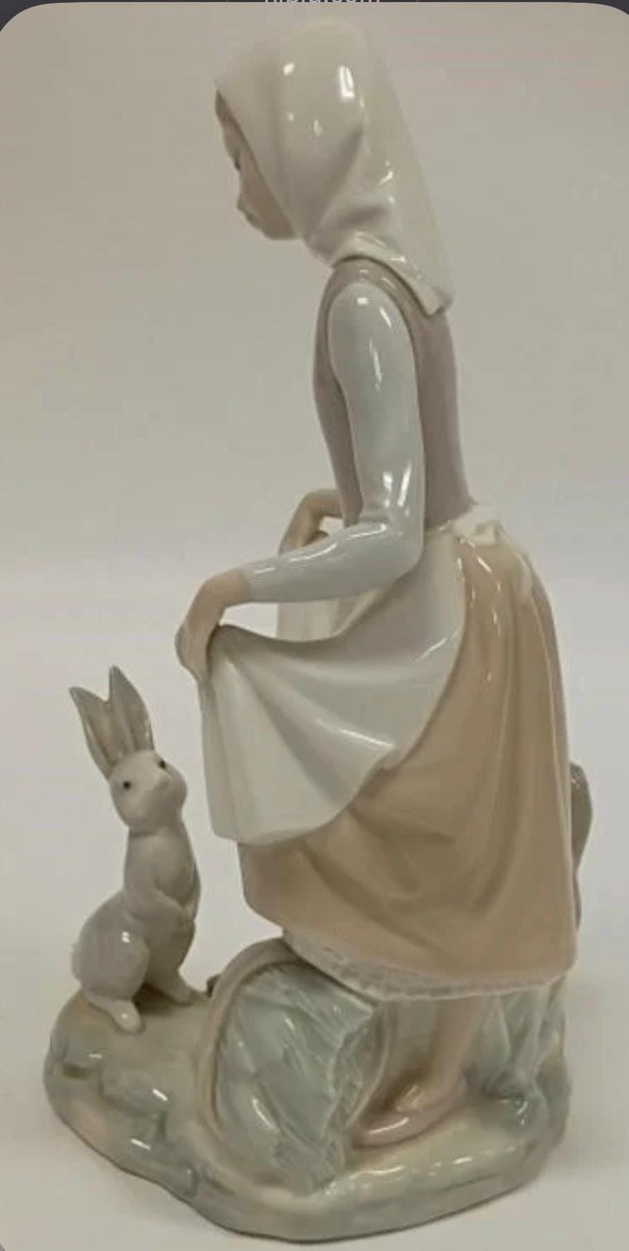 Girl with Rabbit 'Rabbit Food' Figure #4826 Figurine: Lladro - Porcelain Sculpture. With Original Box