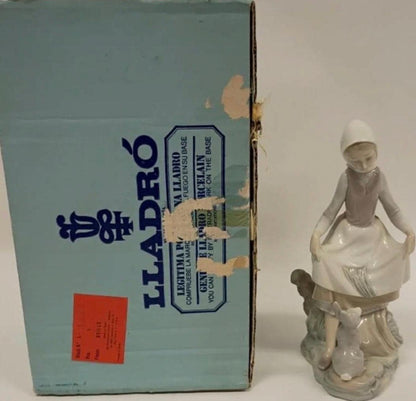 Girl with Rabbit 'Rabbit Food' Figure #4826 Figurine: Lladro - Porcelain Sculpture. With Original Box