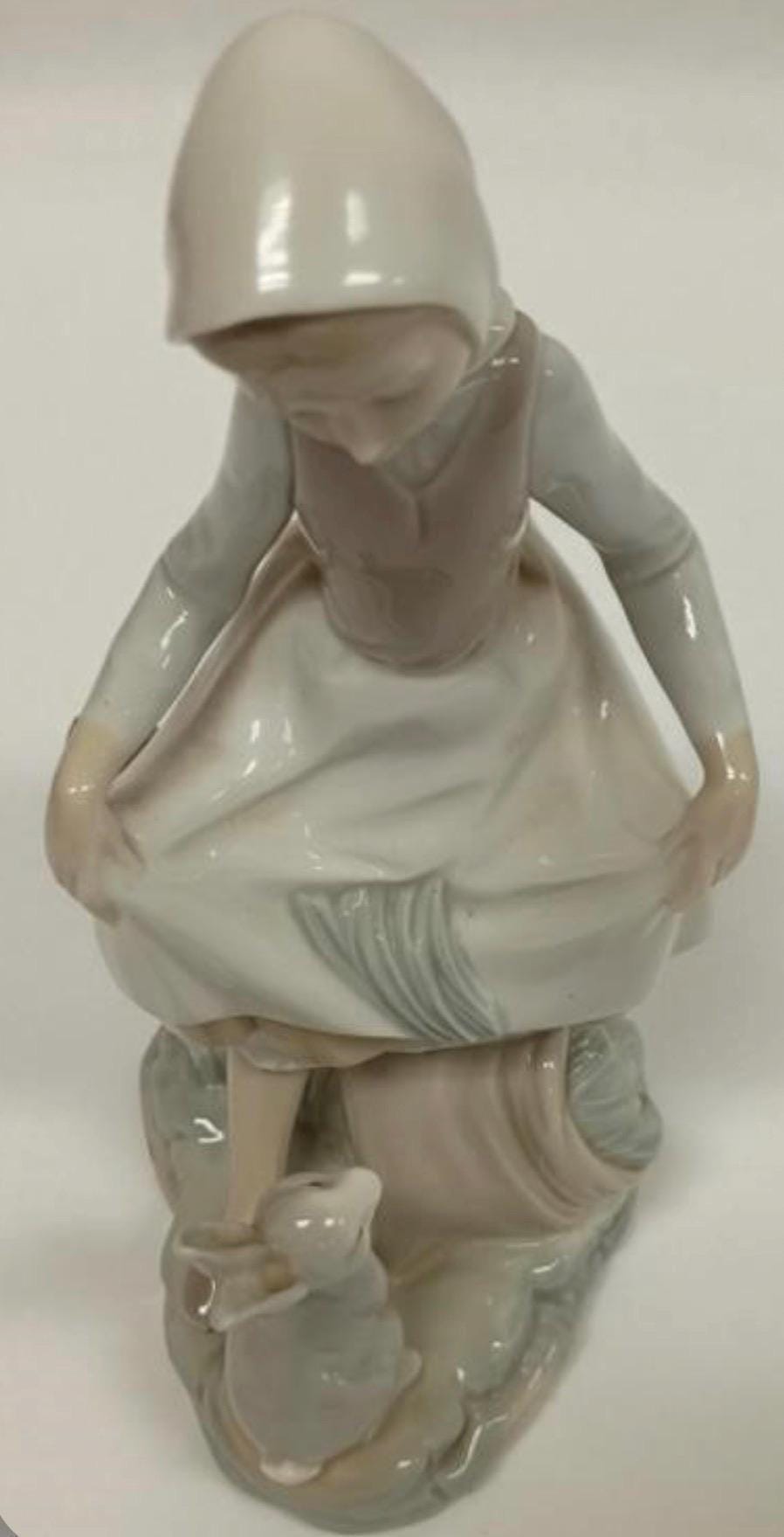 Girl with Rabbit 'Rabbit Food' Figure #4826 Figurine: Lladro - Porcelain Sculpture. With Original Box