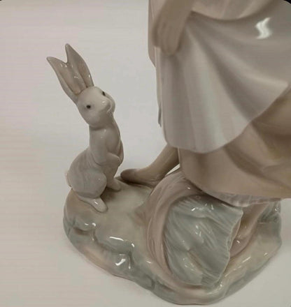 Girl with Rabbit 'Rabbit Food' Figure #4826 Figurine: Lladro - Porcelain Sculpture. With Original Box