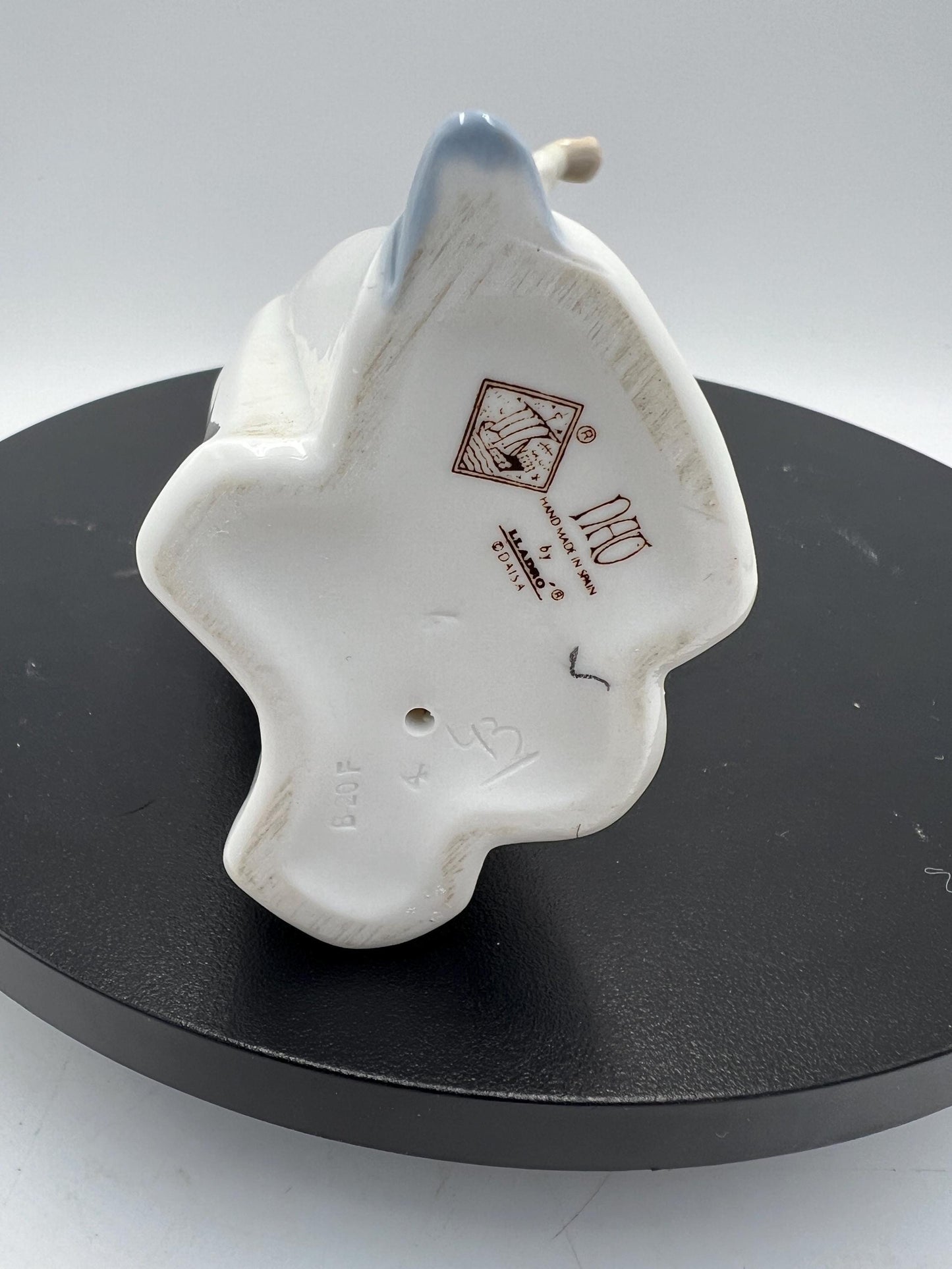 Children in Nightgowns: Lladro / Nao  - Porcelain w Glossy Finish. No Box. Sold individually