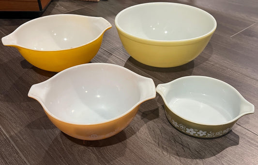 Vintage Pyrex Mixing Bowls and Casseroles