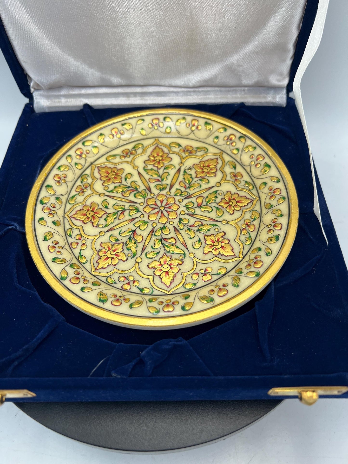 Jaipur Plate Marble with Gold Inlay. Includes Case