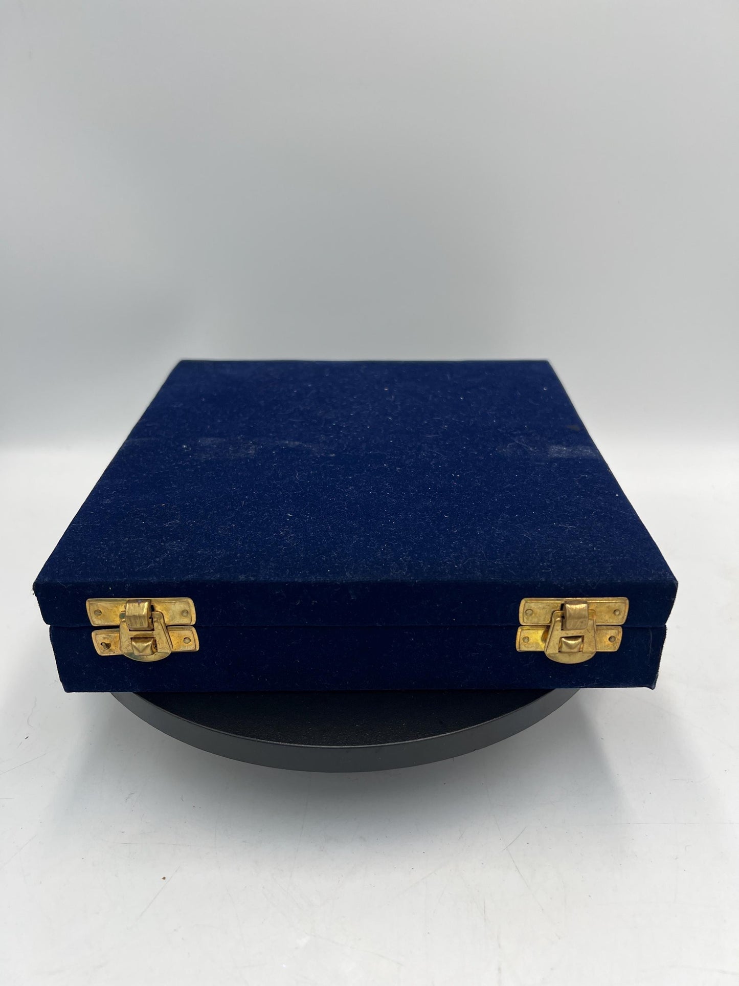 Jaipur Plate Marble with Gold Inlay. Includes Case