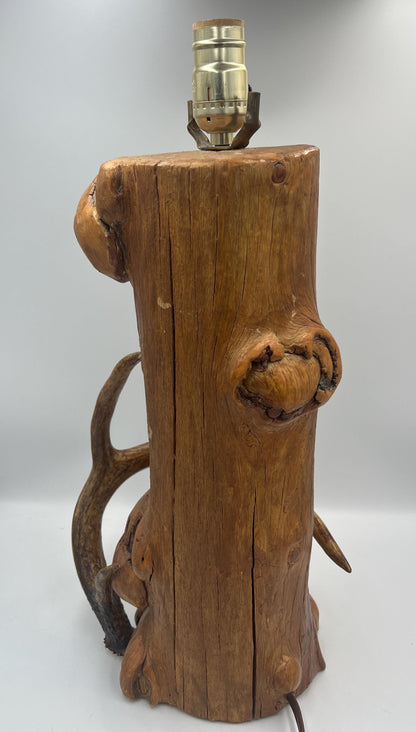 Bob’s Rustic Lamps Wisconsin Handmade Cedar Log Table Lamp with Real Deer Antler, Woodland Cabin Lodge Decor, Rustic Lighting