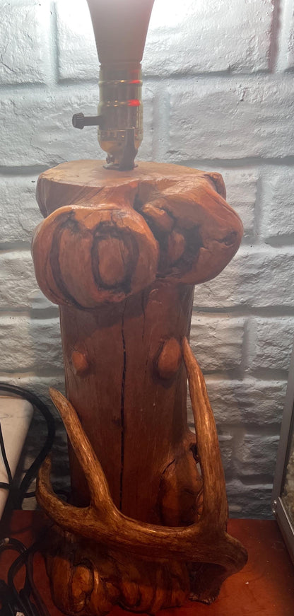 Bob’s Rustic Lamps Wisconsin Handmade Cedar Log Table Lamp with Real Deer Antler, Woodland Cabin Lodge Decor, Rustic Lighting