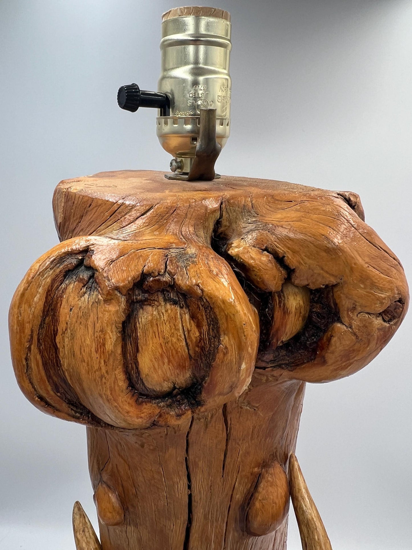 Bob’s Rustic Lamps Wisconsin Handmade Cedar Log Table Lamp with Real Deer Antler, Woodland Cabin Lodge Decor, Rustic Lighting
