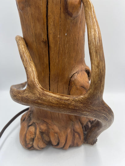 Bob’s Rustic Lamps Wisconsin Handmade Cedar Log Table Lamp with Real Deer Antler, Woodland Cabin Lodge Decor, Rustic Lighting