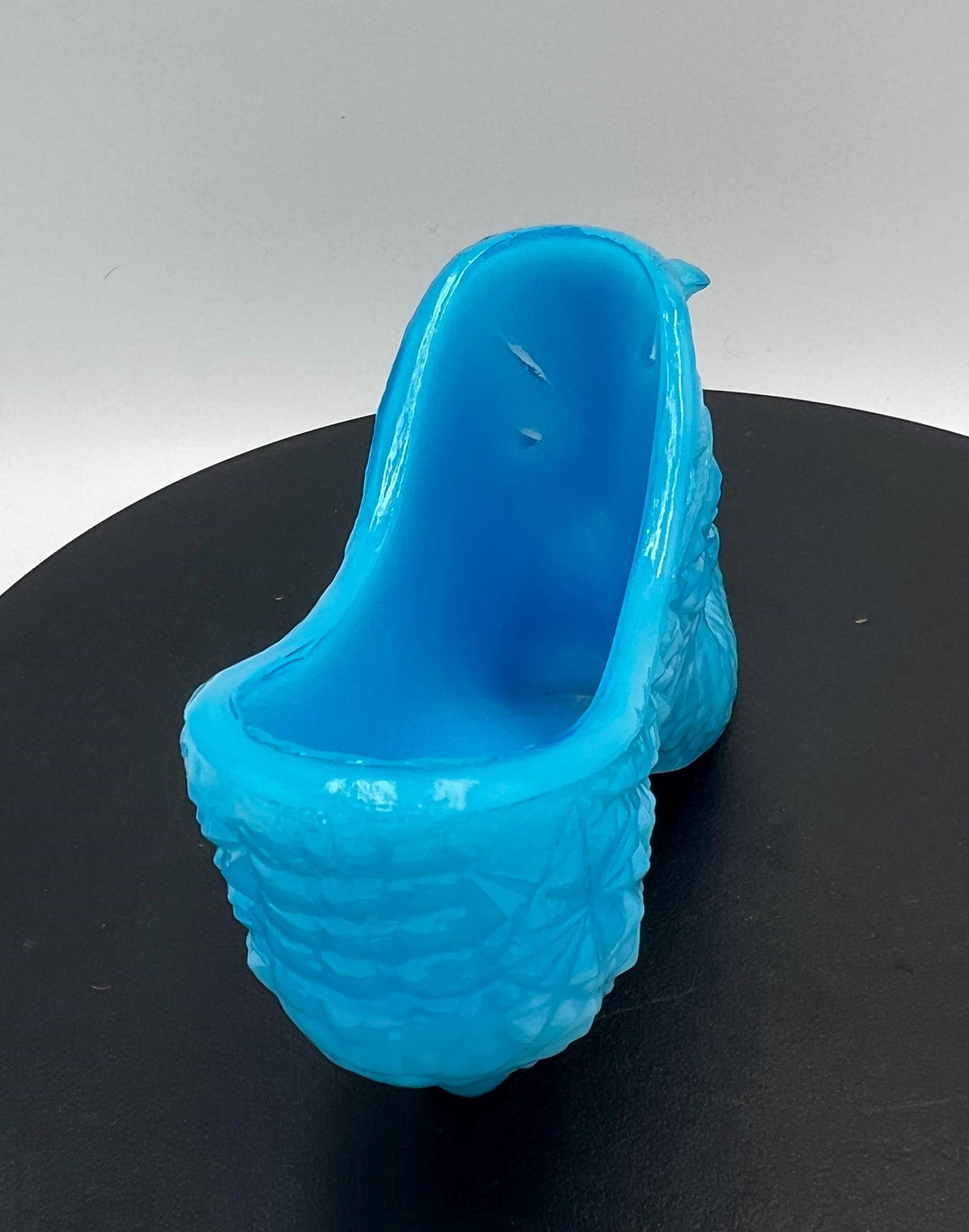 Boyd Art Glass Daisy & Button Cat Slipper