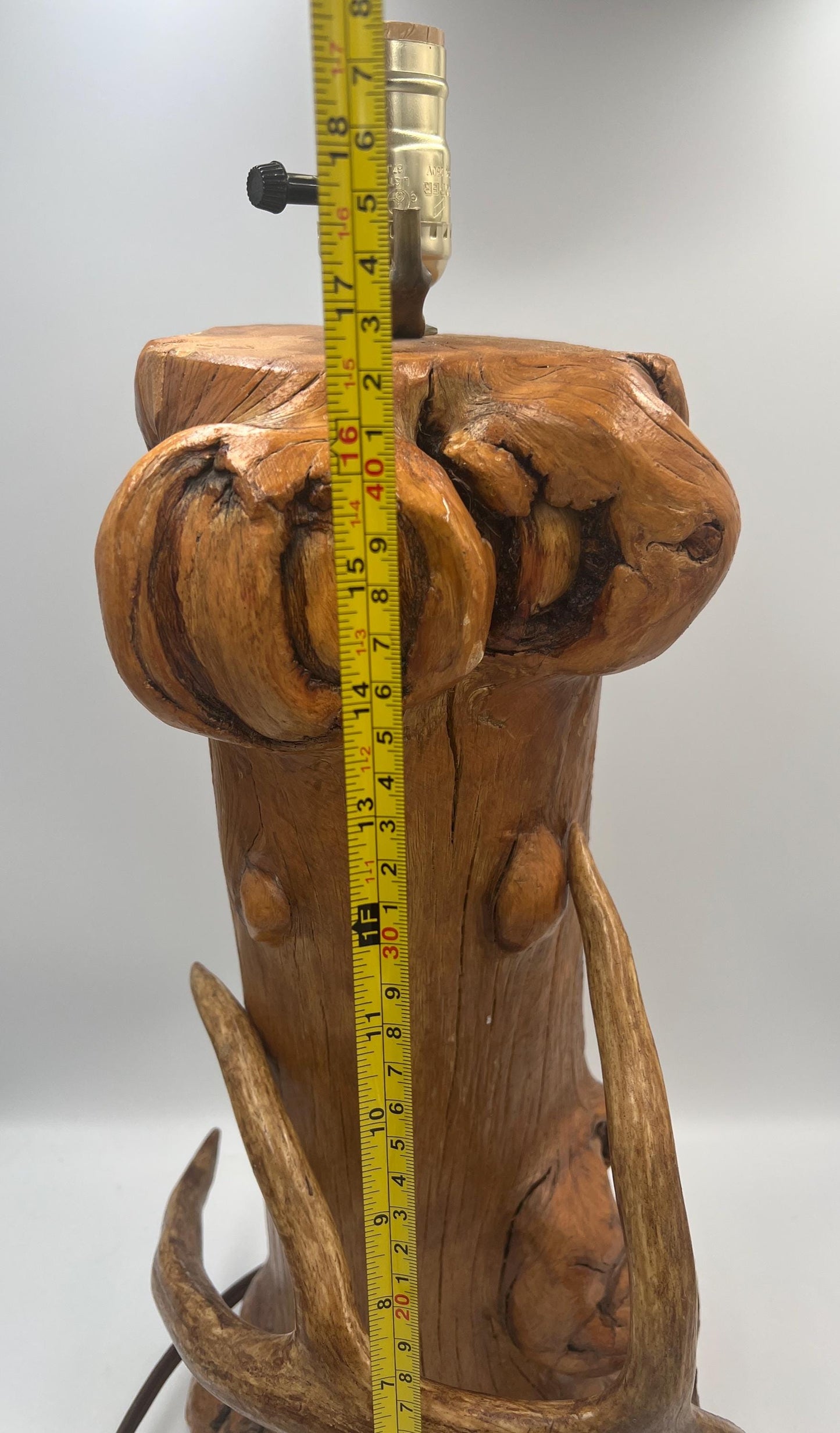 Bob’s Rustic Lamps Wisconsin Handmade Cedar Log Table Lamp with Real Deer Antler, Woodland Cabin Lodge Decor, Rustic Lighting
